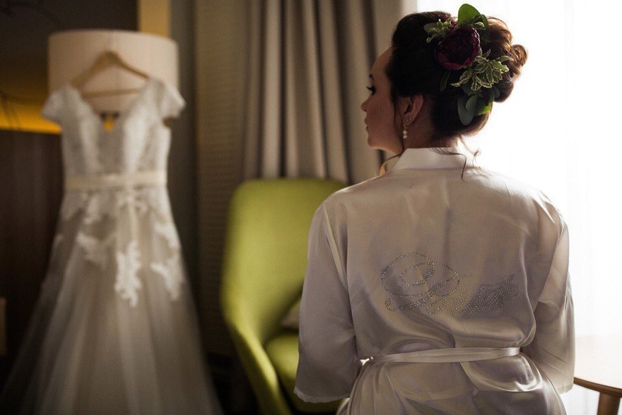 Высокие / Собранные, С аксессуарами / Цветами / Фатой, Пучок от Свадебный стилист Аманова Ольга 3