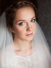 Высокие / Собранные, Пучок, С аксессуарами / Цветами / Фатой, С плетением от Свадебный стилист Аманова Ольга 1