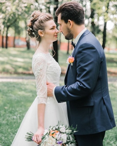 Высокие / Собранные, С аксессуарами / Цветами / Фатой, Пучок от Свадебный стилист Аманова Ольга 2