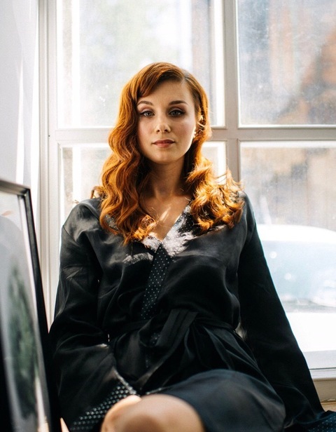 Распущенные, Волны, Локоны / Локоны на один бок от Свадебный стилист Аманова Ольга 2