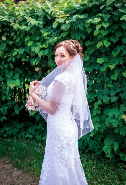 Высокие / Собранные, С аксессуарами / Цветами / Фатой, Пучок от Свадебный стилист-визажист Елена Плетнер 2