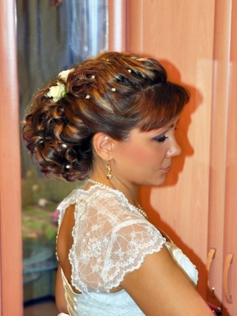 Высокие / Собранные, С аксессуарами / Цветами / Фатой, Пучок от Свадебный стилист-визажист Елена Плетнер 2