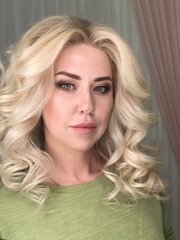 Локоны / Локоны на один бок, Распущенные, С аксессуарами / Цветами / Фатой от Свадебный стилист-визажист Арменуи Шатверян 1