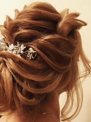 Высокие / Собранные, Пучок, С аксессуарами / Цветами / Фатой от Свадебный стилист-визажист Арменуи Шатверян 1