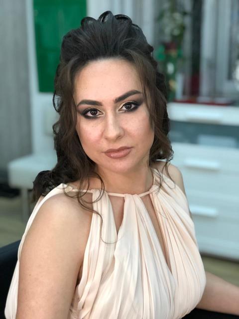 Высокие / Собранные, В греческом стиле, Локоны / Локоны на один бок от Свадебный стилист-визажист Арменуи Шатверян 3