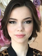 Высокие / Собранные, Локоны / Локоны на один бок, Пучок, С аксессуарами / Цветами / Фатой от Свадебный стилист-визажист Арменуи Шатверян 1