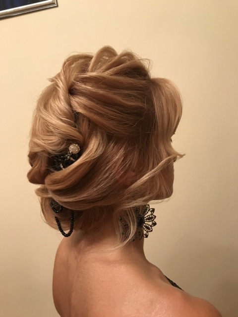 Высокие / Собранные, С аксессуарами / Цветами / Фатой, Пучок от Свадебный стилист-визажист Арменуи Шатверян 3