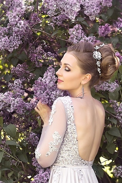 Высокие / Собранные, С аксессуарами / Цветами / Фатой, Пучок от Свадебный стилист Наталья Алифанова 2