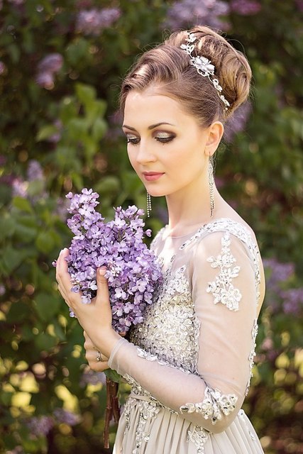 Высокие / Собранные, С аксессуарами / Цветами / Фатой, Пучок от Свадебный стилист Наталья Алифанова 3