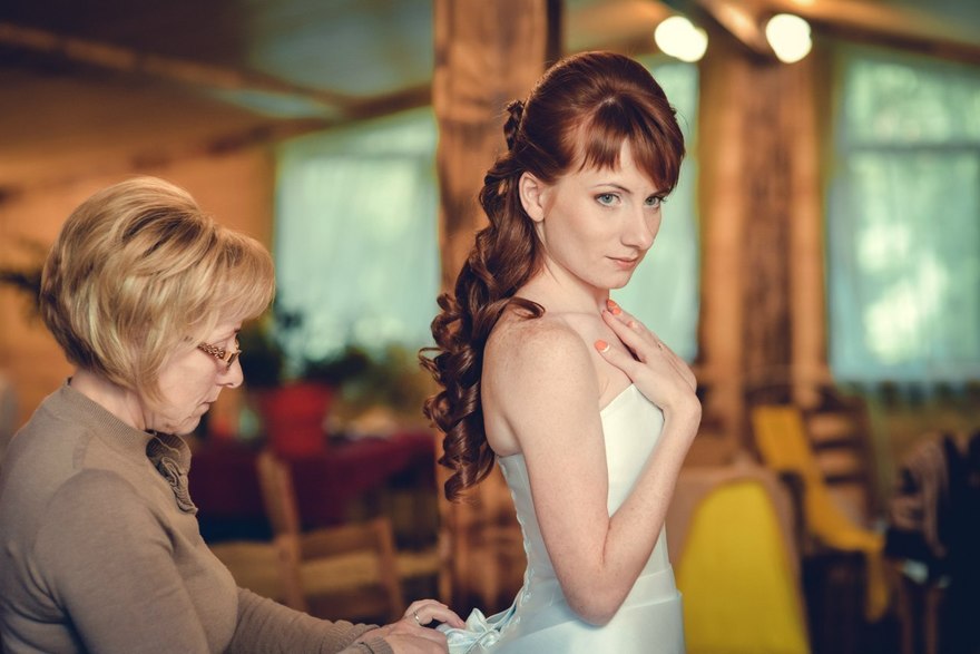 Высокие / Собранные, В греческом стиле, Локоны / Локоны на один бок от Свадебный стилист Наталья Алифанова 3