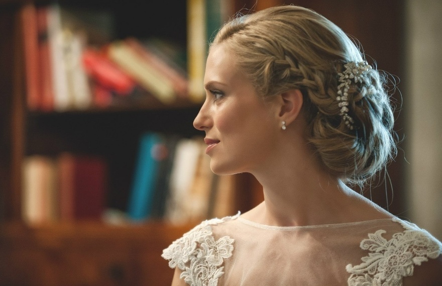 Высокие / Собранные, С аксессуарами / Цветами / Фатой, Коса / Коса-пучок от Свадебный стилист Наталья Алифанова 2