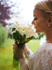 Пучок, С аксессуарами / Цветами / Фатой, С плетением от Свадебный стилист Наталья Алифанова 2