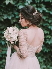 Высокие / Собранные, Пучок, С аксессуарами / Цветами / Фатой от Свадебный стилист Наталья Алифанова 1