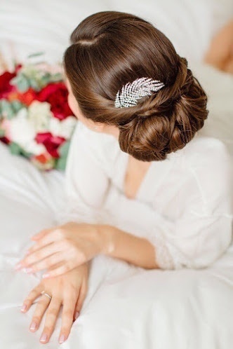 Высокие / Собранные, С аксессуарами / Цветами / Фатой, Пучок от Свадебный стилист Наталья Сильвер 2