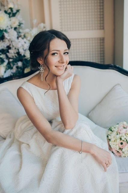 Высокие / Собранные, Пучок, Локоны / Локоны на один бок от Свадебный стилист Наталья Сильвер 2