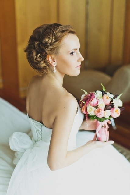 Высокие / Собранные, С аксессуарами / Цветами / Фатой, С плетением, Коса / Коса-пучок от Свадебный стилист Наталья Сильвер 3