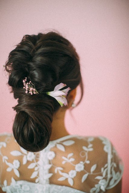 Высокие / Собранные, С аксессуарами / Цветами / Фатой, Пучок, С плетением, Коса / Коса-пучок от Свадебный стилист Наталья Сильвер 2