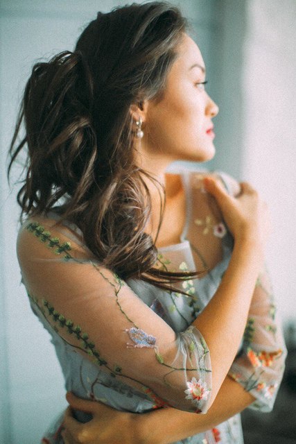 Высокие / Собранные, Локоны / Локоны на один бок от Свадебный стилист Наталья Сильвер 3