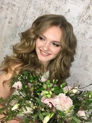 Локоны / Локоны на один бок, Распущенные от Свадебный стилист-визажист Кудрявцева Мария 1