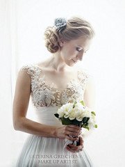 Высокие / Собранные, Пучок, С аксессуарами / Цветами / Фатой от Свадебный стилист Катерина Грищенко 1