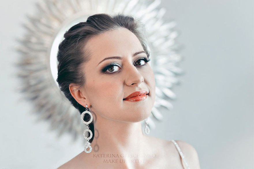 Высокие / Собранные, С аксессуарами / Цветами / Фатой, Коса / Коса-пучок от Свадебный стилист Катерина Грищенко 2