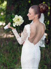 Высокие / Собранные, Пучок, С аксессуарами / Цветами / Фатой от Свадебный стилист Катерина Грищенко 1