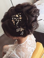 Высокие / Собранные, С аксессуарами / Цветами / Фатой от Свадебный стилист-визажист Евгения Ващенко 1