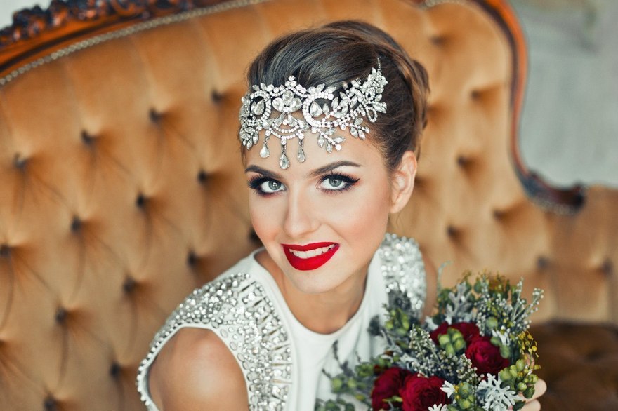Высокие / Собранные, С аксессуарами / Цветами / Фатой, Пучок от Свадебный стилист-визажист Евгения Ващенко 2