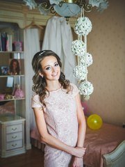 Локоны / Локоны на один бок, С аксессуарами / Цветами / Фатой от Свадебный стилист-визажист Евгения Ващенко 1