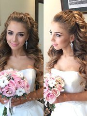 Локоны / Локоны на один бок от Свадебный стилист-визажист Евгения Ващенко 1