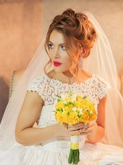 Высокие / Собранные, С аксессуарами / Цветами / Фатой от Свадебный стилист-визажист Евгения Ващенко 1