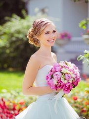 Высокие / Собранные, Пучок, С аксессуарами / Цветами / Фатой от Свадебный стилист-визажист Евгения Ващенко 1