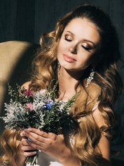 Локоны / Локоны на один бок от Свадебный стилист-визажист Евгения Ващенко 1