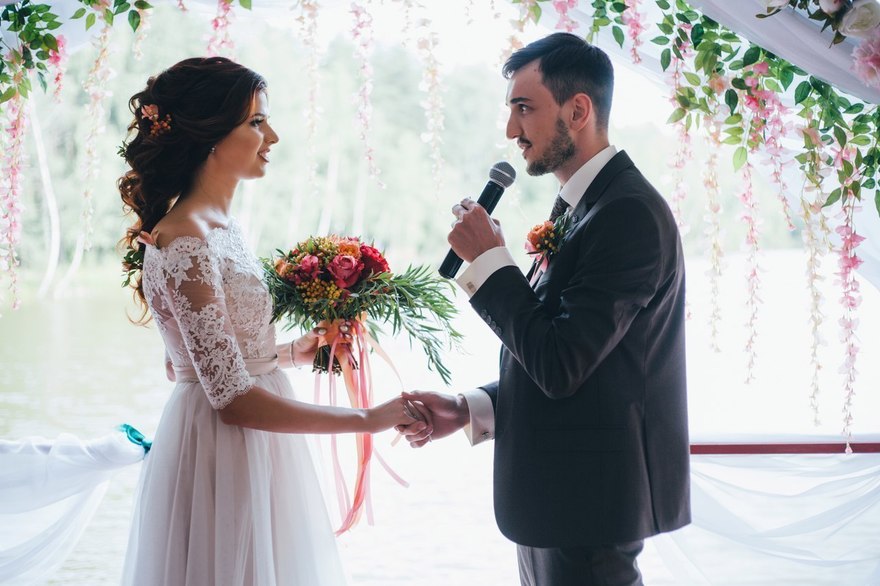 Высокие / Собранные, С аксессуарами / Цветами / Фатой от Свадебный стилист-визажист Евгения Ващенко 2