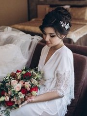 Высокие / Собранные, Пучок, С аксессуарами / Цветами / Фатой от Свадебный стилист-визажист Евгения Ващенко 2