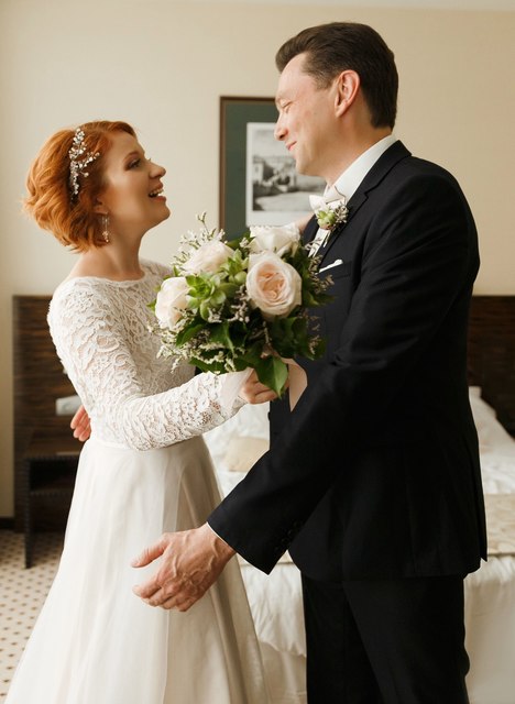 С аксессуарами / Цветами / Фатой от Свадебный стилист-визажист Евгения Ващенко 2