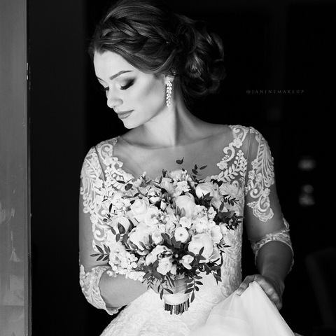 Высокие / Собранные, С аксессуарами / Цветами / Фатой, Пучок от Свадебный стилист-визажист Евгения Ващенко 2