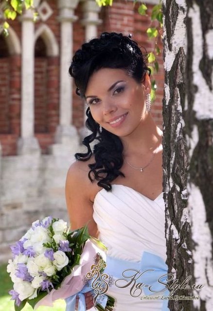 С аксессуарами / Цветами / Фатой, Локоны / Локоны на один бок от Свадебный стиль от Елены Катасоновой 2