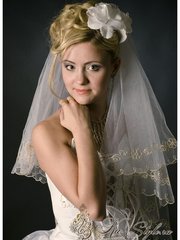 Высокие / Собранные, С аксессуарами / Цветами / Фатой от  1