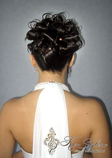 Высокие / Собранные, С аксессуарами / Цветами / Фатой от  2