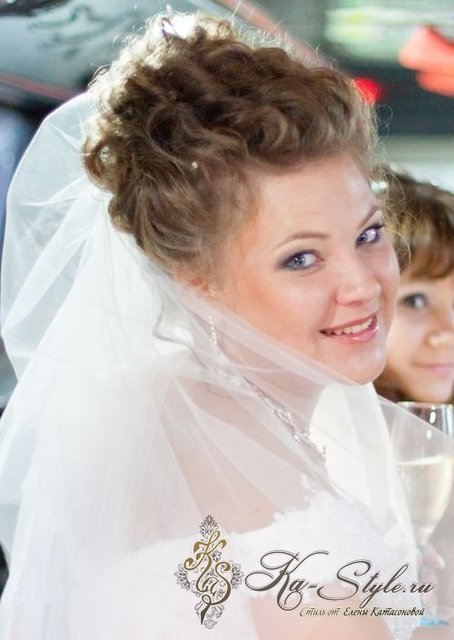 Высокие / Собранные, С аксессуарами / Цветами / Фатой от Свадебный стиль от Елены Катасоновой 2