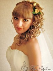 Высокие / Собранные, С аксессуарами / Цветами / Фатой от  1