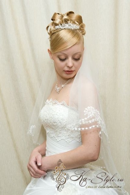 С аксессуарами / Цветами / Фатой, Пучок от Свадебный стиль от Елены Катасоновой 2