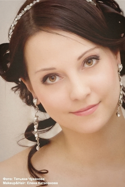 Высокие / Собранные, С аксессуарами / Цветами / Фатой от Свадебный стиль от Елены Катасоновой 3