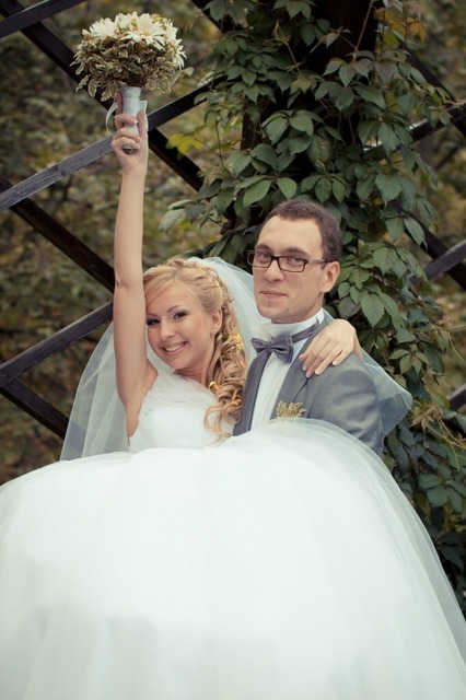 С аксессуарами / Цветами / Фатой, Локоны / Локоны на один бок от Свадебный стиль от Елены Катасоновой 2