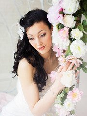 Локоны / Локоны на один бок, С аксессуарами / Цветами / Фатой от Свадебный стиль от Елены Катасоновой 2