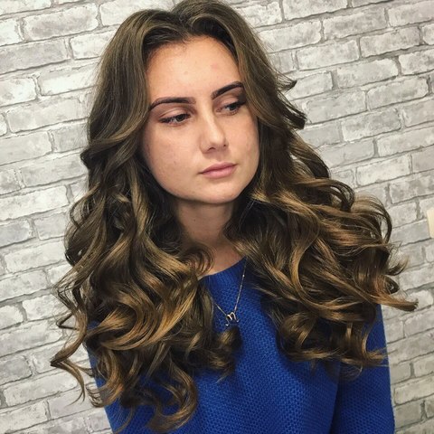 Распущенные, Локоны / Локоны на один бок от Свадебный стилист Кристина Тюпаева 2