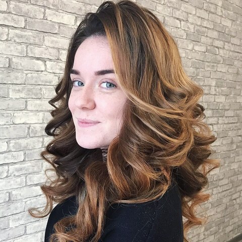 Распущенные, Локоны / Локоны на один бок от Свадебный стилист Кристина Тюпаева 2