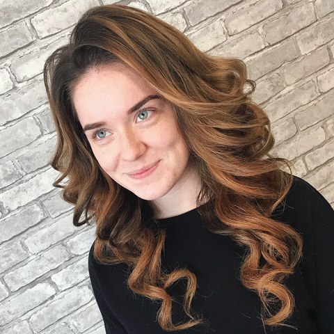 Распущенные, Локоны / Локоны на один бок от Свадебный стилист Кристина Тюпаева 3