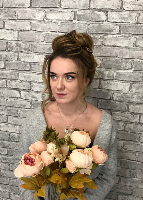 Высокие / Собранные, С аксессуарами / Цветами / Фатой, Пучок, Коса / Коса-пучок от Свадебный стилист Кристина Тюпаева 2